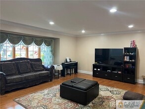 17 Marlin Ave W in Edison, NJ - Building Photo - Building Photo