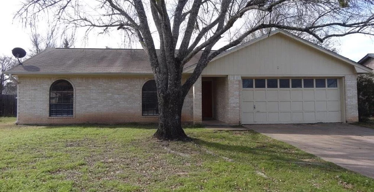 3004 Pierre Pl in College Station, TX - Foto de edificio