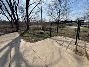 2525 Crestview Dr in Bettendorf, IA - Building Photo - Building Photo