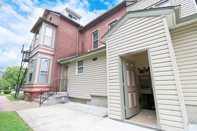 609 S High St, Unit Apt B