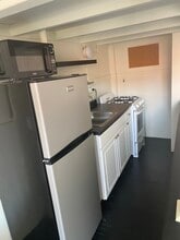 245 W North Ave, Unit 112 in Chicago, IL - Building Photo - Building Photo