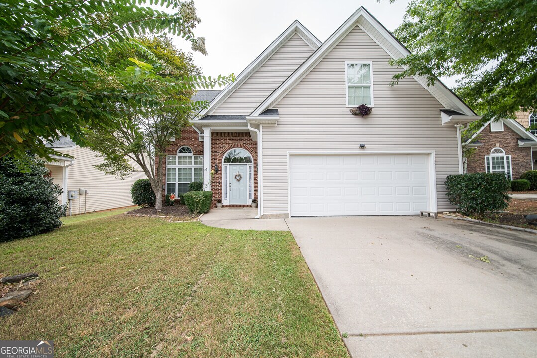 334 Stillwood Dr in Newnan, GA - Building Photo