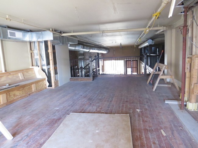 220 W Broughton St