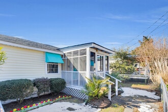 2107 Bay St in Morehead City, NC - Building Photo - Building Photo