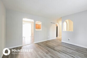 314 SE Crescent St in Lee's Summit, MO - Building Photo - Building Photo