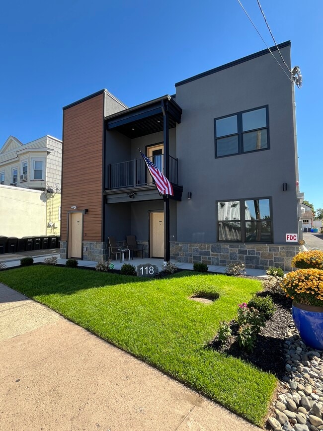 118 Stuyvesant Ave, Unit 3