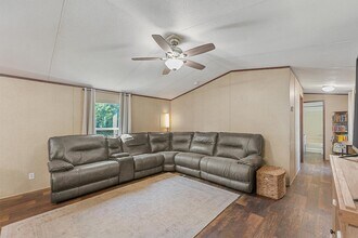 106 County Road 3755 in Cleveland, TX - Building Photo - Building Photo