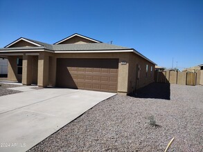 218 S Apache Ave in Eloy, AZ - Foto de edificio - Building Photo