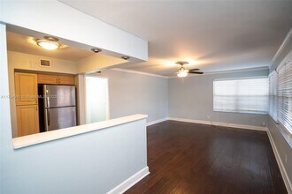 1527 Jackson St in Hollywood, FL - Foto de edificio - Building Photo