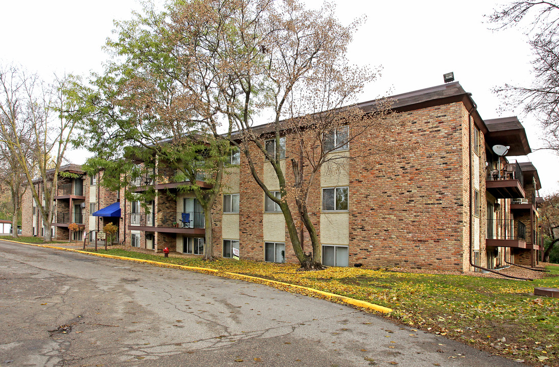 The Provinces in Little Canada, MN - Foto de edificio