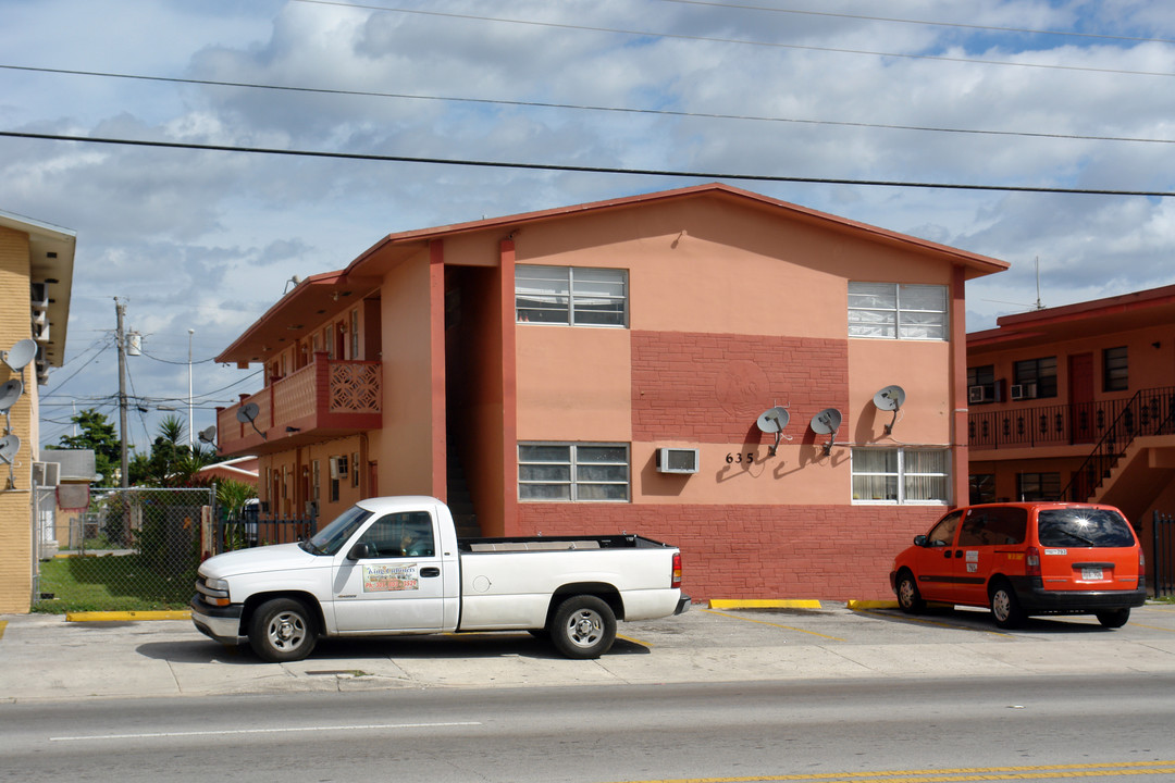 635 W 29th St in Hialeah, FL - Building Photo