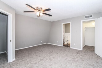 ReNew Greenway in Houston, TX - Building Photo - Interior Photo