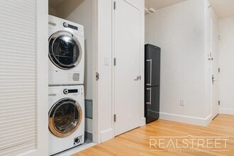 Stunning, Elegant, 2 Bedroom Right off Lorimer L train, Amazing Roof deck, Gym, Great Location! in Brooklyn, NY - Building Photo - Building Photo