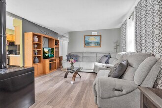 1314 Ely Ct in Wheeling, IL - Building Photo - Building Photo