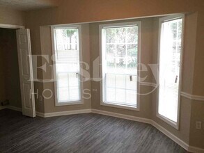 290 Saratoga Ct in Covington, GA - Foto de edificio - Building Photo
