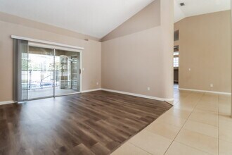 1484 E Lake Woodlands Pkwy in Oldsmar, FL - Building Photo - Building Photo