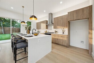 5217 Lindsley Ave in Dallas, TX - Building Photo - Building Photo