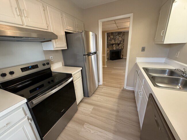 3990 Valley Ct in Winston-Salem, NC - Building Photo - Building Photo