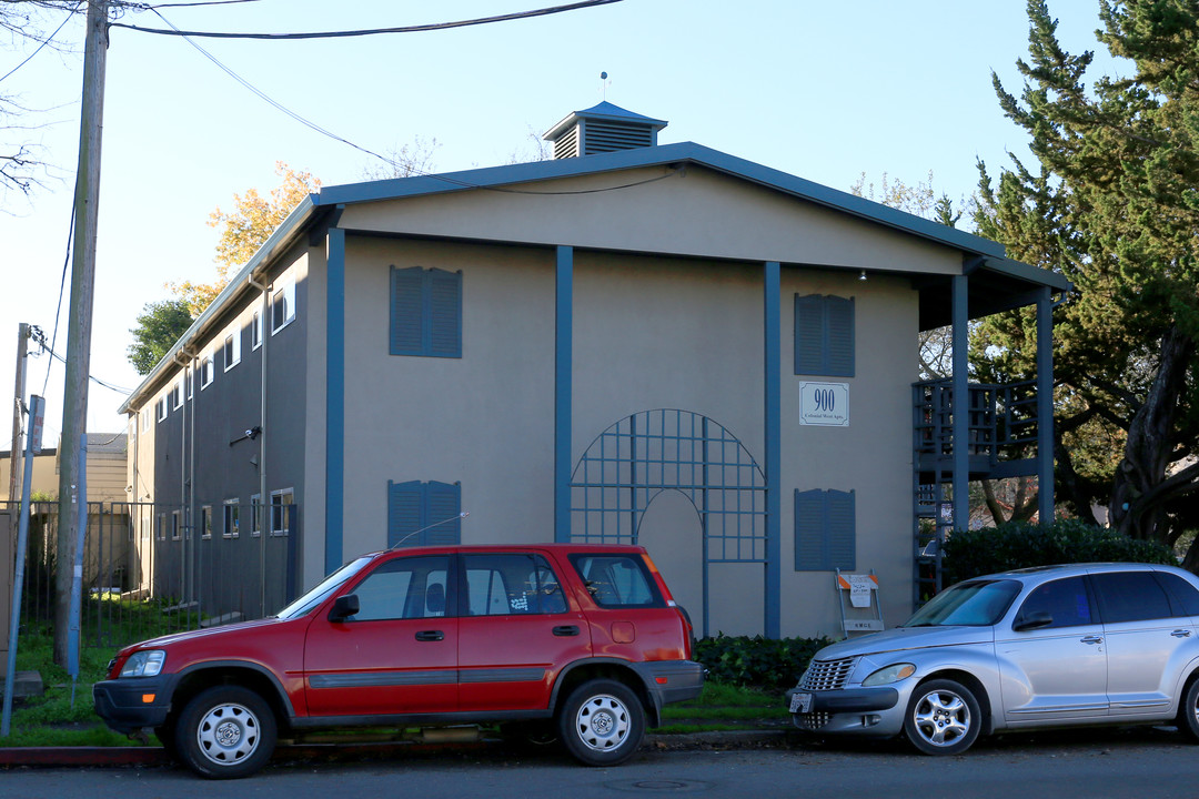 Colonial Apartments in Santa Rosa, CA - Foto de edificio