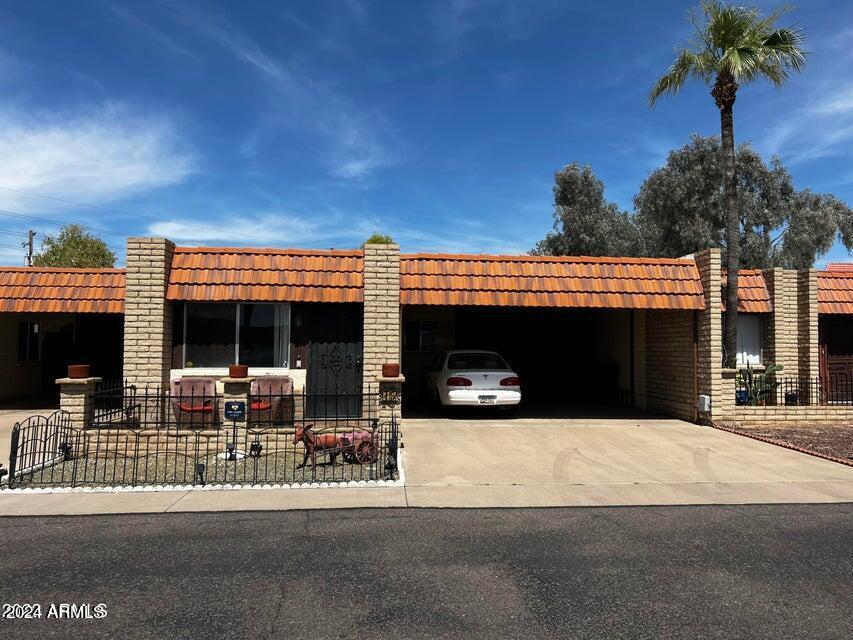 332 S Dobson Rd in Mesa, AZ - Foto de edificio