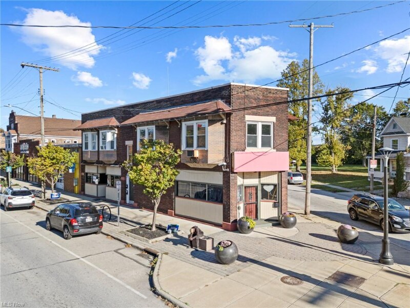 15300 Waterloo Rd in Cleveland, OH - Building Photo