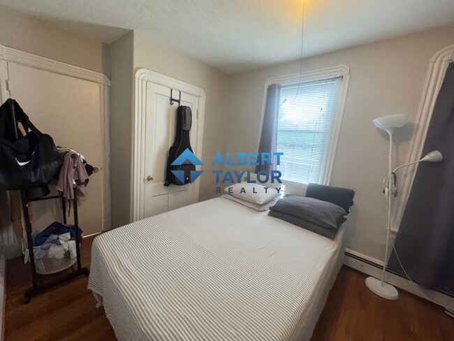 562 Green St, Unit 3