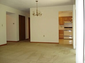 Crystal Tree Apartments in Fayetteville, NY - Foto de edificio - Building Photo