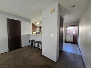 921 Hamilton Ave in Waterbury, CT - Foto de edificio - Building Photo