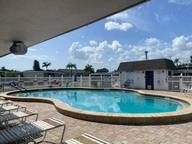 2505 E Bay Dr in Largo, FL - Building Photo - Building Photo