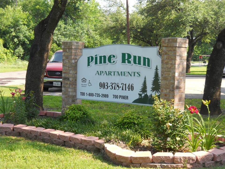 700 Piner St in Honey Grove, TX - Foto de edificio