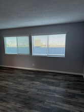 966 W 11th St in Los Angeles, CA - Building Photo - Building Photo