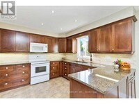 1365 Windrush Dr in Oakville, ON - Building Photo - Building Photo