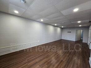 107 1st St E in Independence, IA - Building Photo - Building Photo