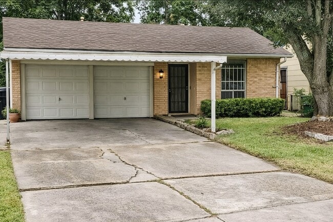 10818 Long Gate Dr in Houston, TX - Building Photo - Building Photo