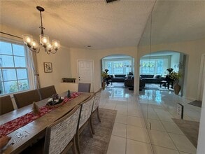 4908 SW 151st Ave in Davie, FL - Foto de edificio - Building Photo