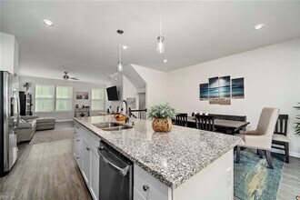 512 Clara Ln in Virginia Beach, VA - Building Photo - Building Photo