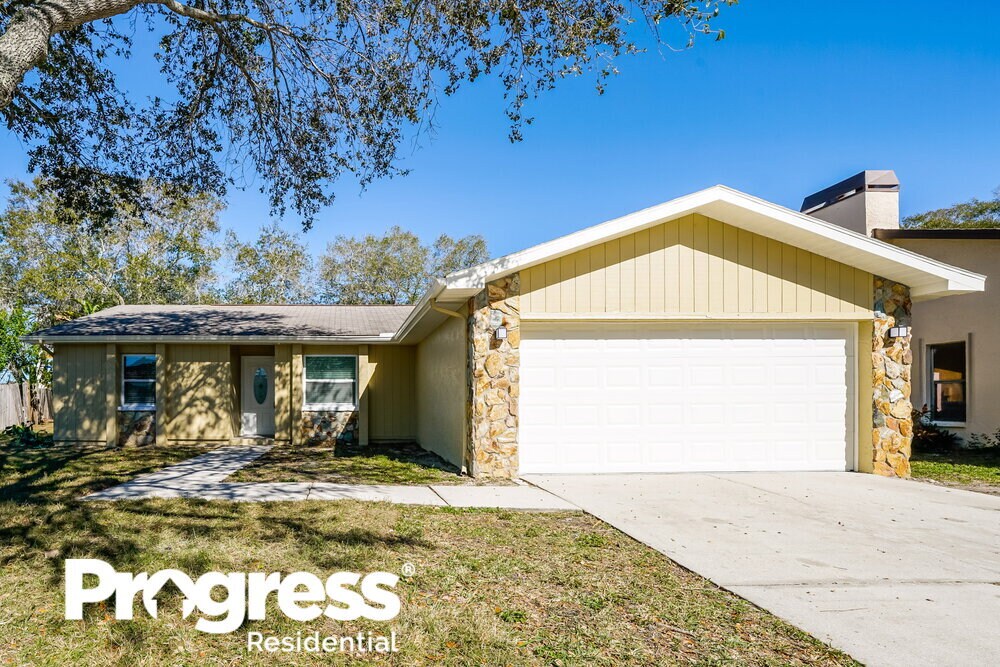 224 Whisper Lake Rd in Palm Harbor, FL - Building Photo