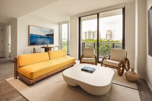 221 SW 1st Ave in Fort Lauderdale, FL - Building Photo