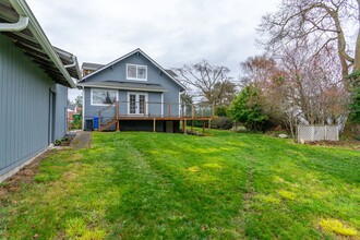 741 SE Ely St in Oak Harbor, WA - Building Photo - Building Photo