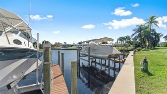 3905 Del Prado Blvd S