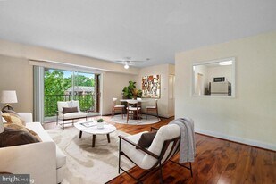 7984 Audubon Ave in Alexandria, VA - Building Photo