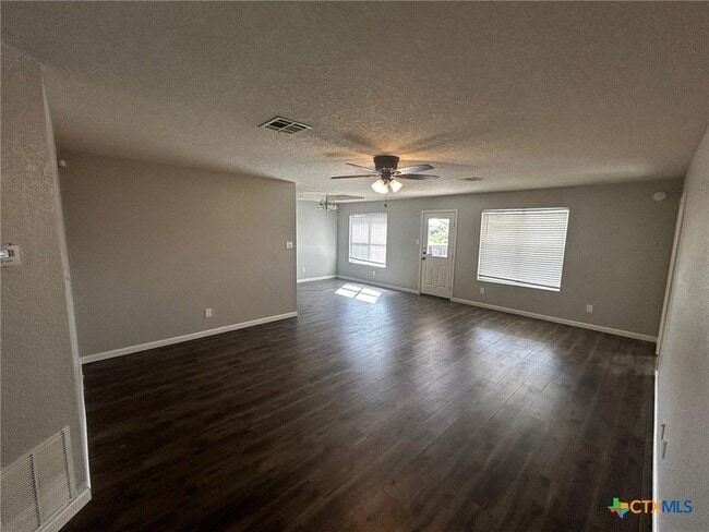 3302 Viewcrest Dr in Killeen, TX - Building Photo - Building Photo