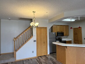 18183 Warbler Ln in Eden Prairie, MN - Building Photo - Building Photo