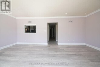 11 Mississauga Rd N in Mississauga, ON - Building Photo - Building Photo