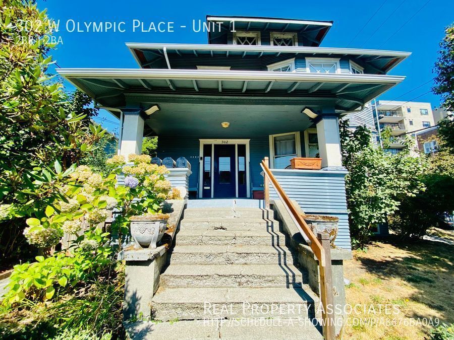 302 W Olympic Pl in Seattle, WA - Building Photo