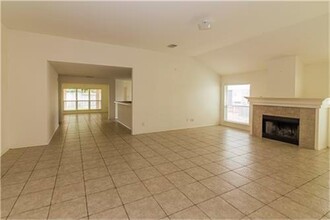 19619 Nara Vista Dr in Tomball, TX - Building Photo - Building Photo