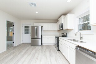 135 E 13th Ave in Belton, TX - Building Photo