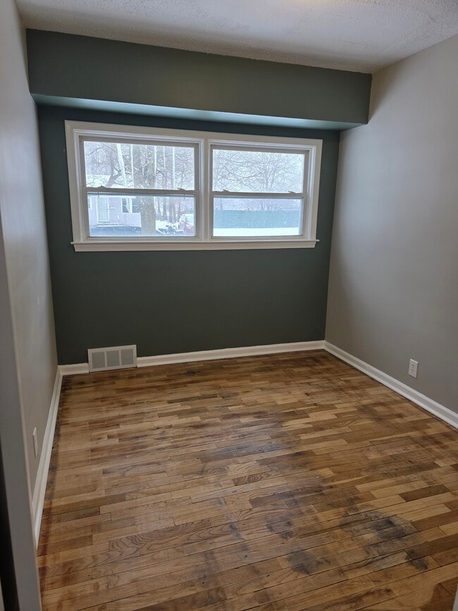 4813 Greenlawn Dr in Flint, MI - Building Photo - Building Photo