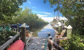 102 Venetian Dr in Islamorada, FL - Building Photo
