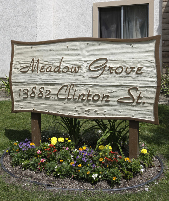 Meadow Grove in Garden Grove, CA - Foto de edificio - Building Photo